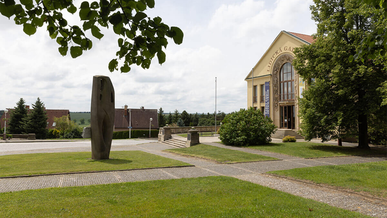 The “NHK Collection for Lidice” exhibition, featuring 65 works donated by the Nahit & Huma Kabakcı Collection, opens at Lidice...