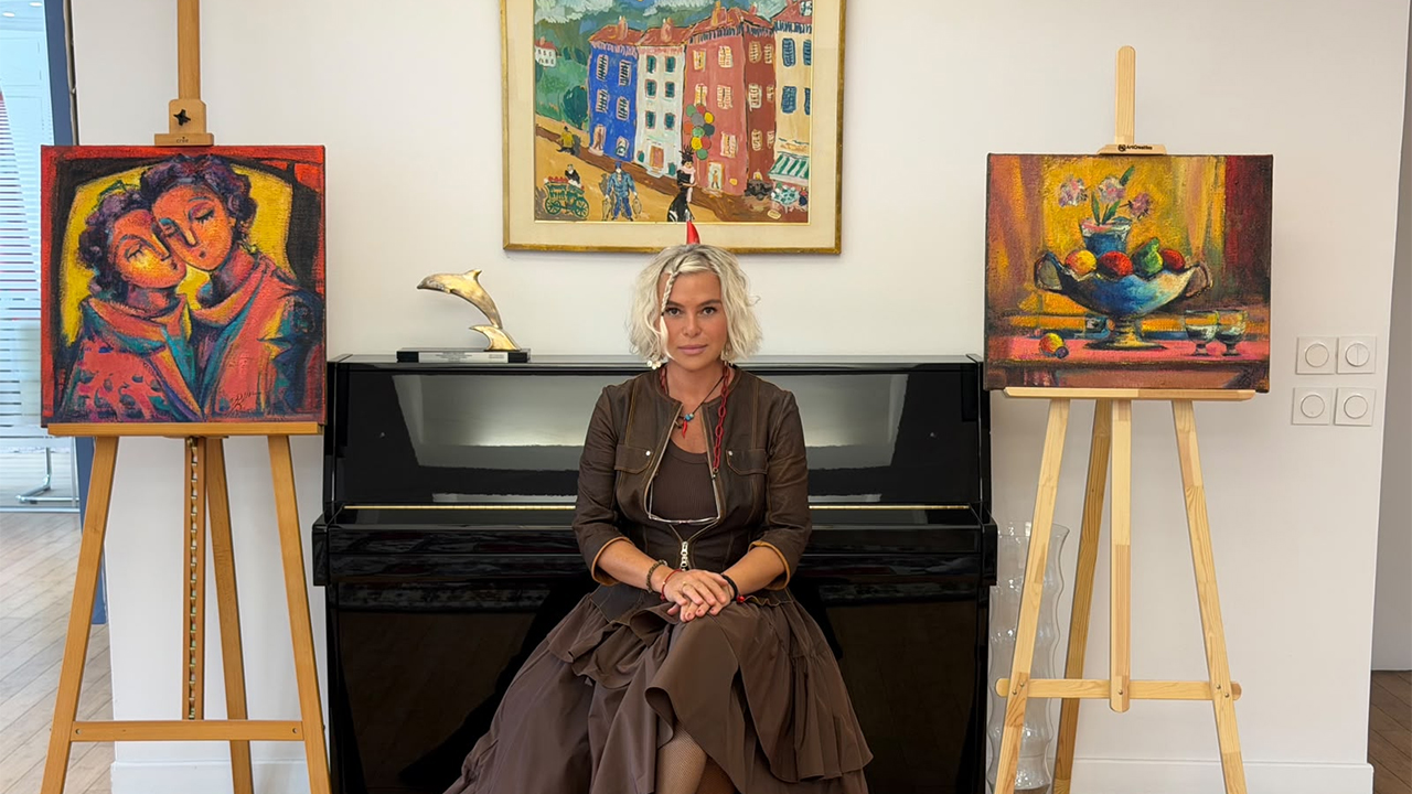 A Republic-themed exhibition in Paris by Izmir-based painter Pınar Karaman...